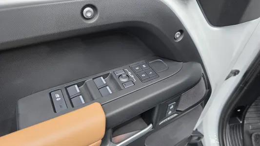 Land Rover (L663) 110 P300 X- SE 2025 30
