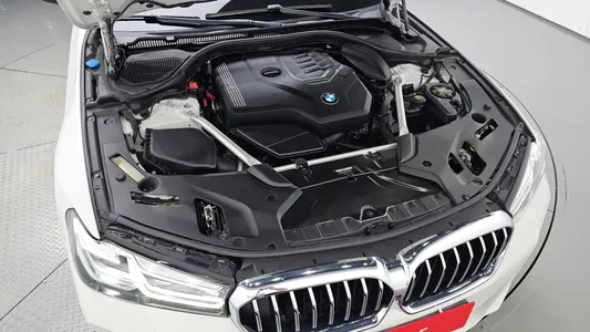 BMW 5 Series (G30) 520i M 2022 5