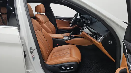 BMW 5 Series (G30) 520i M 2022 10