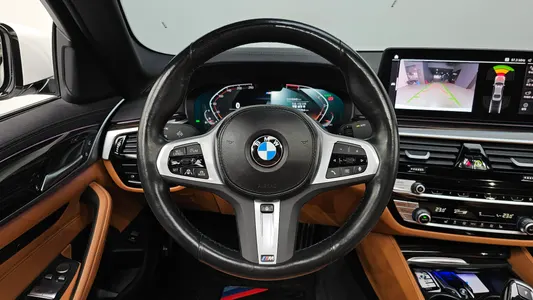BMW 5 Series (G30) 520i M 2022 12