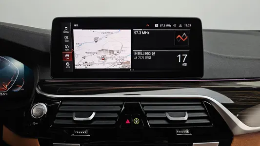 BMW 5 Series (G30) 520i M 2022 13