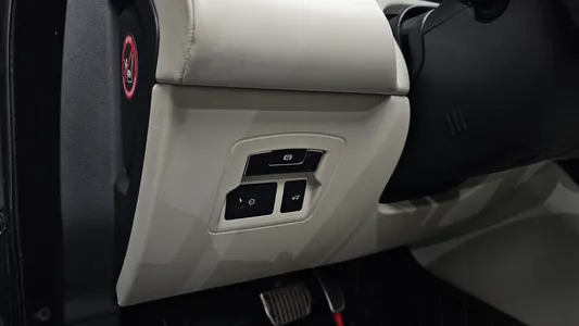 Land Rover 레인지로버 벨라 3.0 D300 R- HSE 2018 34