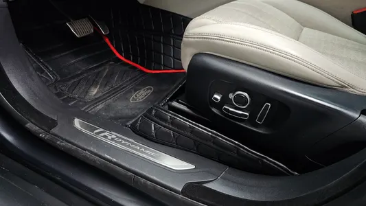 Land Rover 레인지로버 벨라 3.0 D300 R- HSE 2018 35