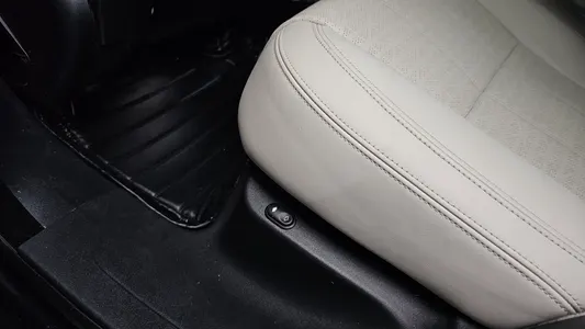 Land Rover 레인지로버 벨라 3.0 D300 R- HSE 2018 36
