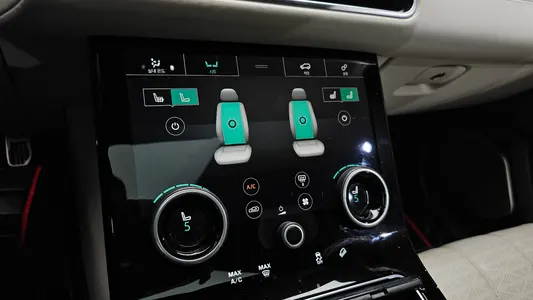 Land Rover 레인지로버 벨라 3.0 D300 R- HSE 2018 30