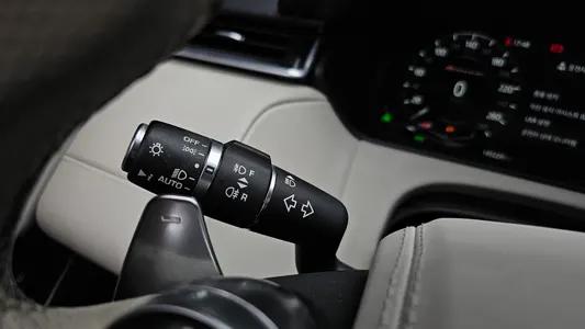 Land Rover 레인지로버 벨라 3.0 D300 R- HSE 2018 38