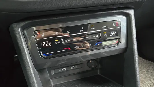 Volkswagen 2 2.0 TDI 2022 27