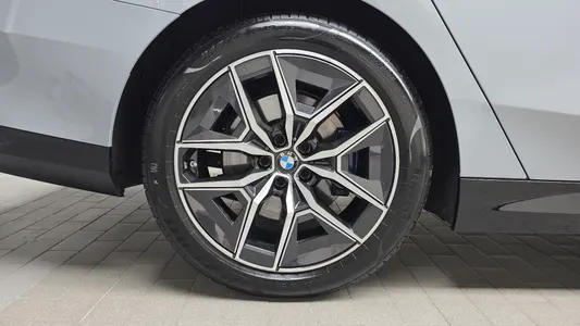 BMW 5 Series (G60) 520i M 2025 5