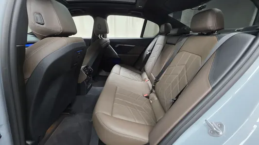 BMW 5 Series (G60) 520i M 2025 12