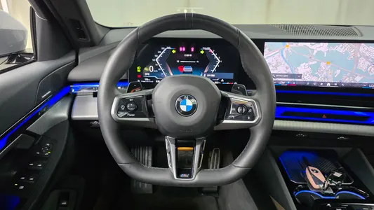 BMW 5 Series (G60) 520i M 2025 15