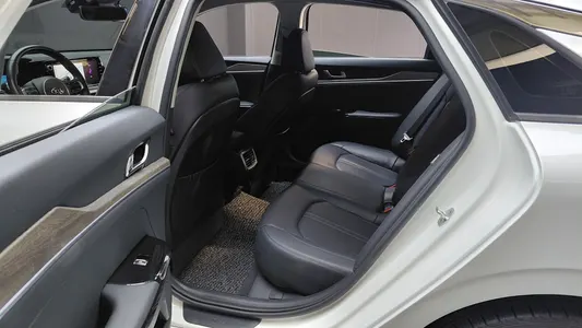 Kia K5 3 2.0 2021 12