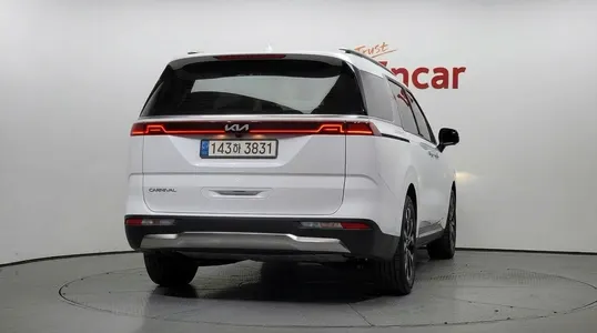 Kia Carnival 9 2023 4