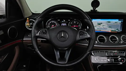 Mercedes-Benz E-Class W213 E220d 2016 13