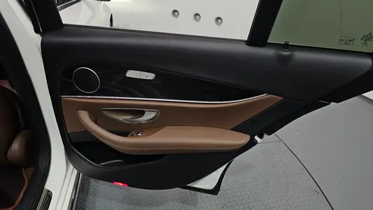 Mercedes-Benz E-Class W213 E220d 2016 26