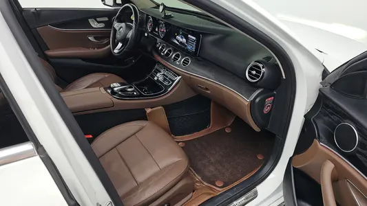 Mercedes-Benz E-Class W213 E220d 2016 27
