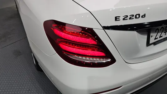 Mercedes-Benz E-Class W213 E220d 2016 24