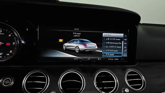 Mercedes-Benz E-Class W213 E220d 2016 29