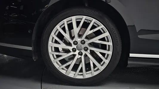 Audi A8 (D5) 55 TFSI LWB 2020 4