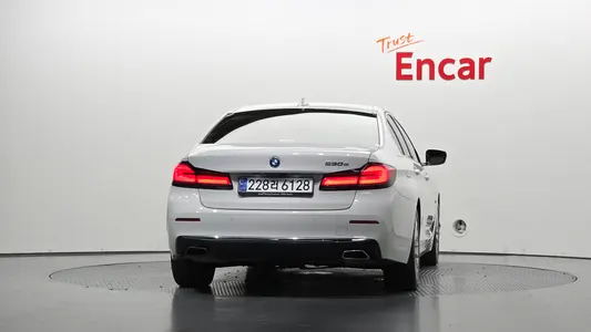 BMW 5 Series (G30) 530e 2021 4