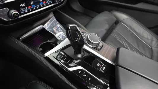 BMW 5 Series (G30) 530e 2021 9