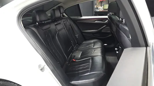 BMW 5 Series (G30) 530e 2021 12