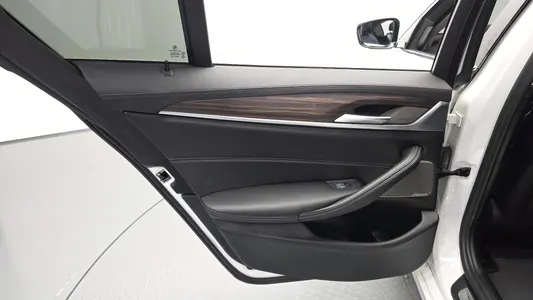 BMW 5 Series (G30) 530e 2021 26