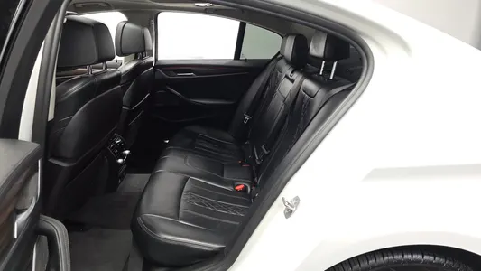 BMW 5 Series (G30) 530e 2021 27