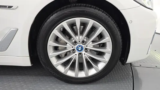 BMW 5 Series (G30) 530e 2021 22