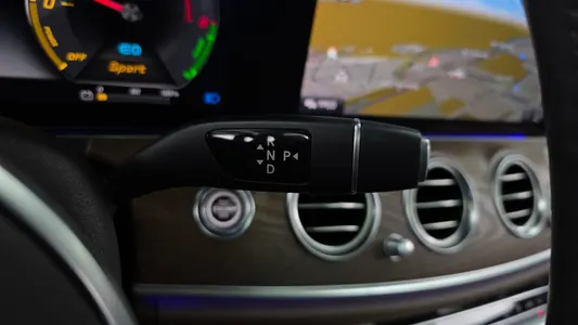 Mercedes-Benz E-Class W213 E300e 2019 9