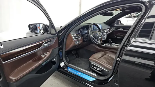 BMW 7 Series (G11) 730d xDrive 2016 10