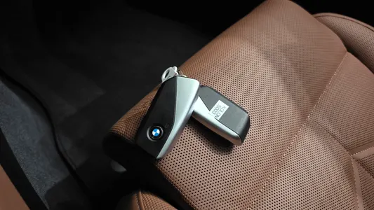 BMW 5 Series (G60) 530e xDrive M 2025 15