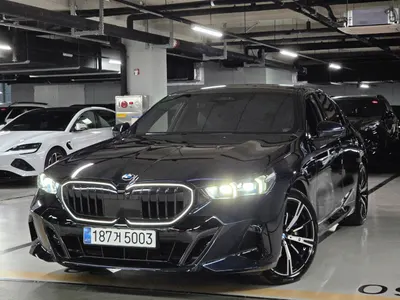 BMW 5 Series (G60) 530e xDrive M 2025 35