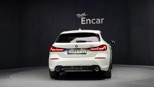 BMW 1 Series (F40) 120i 2021 4