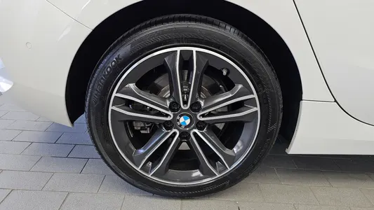BMW 1 Series (F40) 120i 2021 5