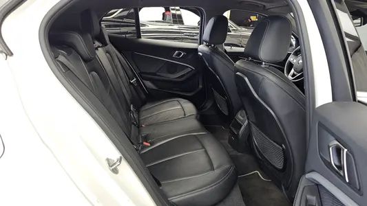 BMW 1 Series (F40) 120i 2021 11