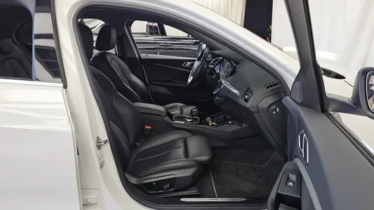 BMW 1 Series (F40) 120i 2021 12