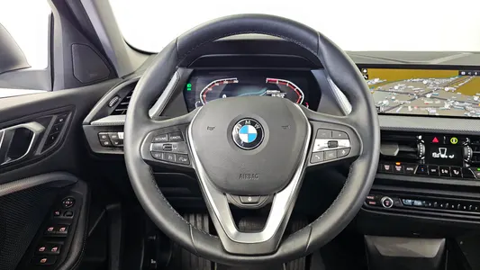 BMW 1 Series (F40) 120i 2021 13
