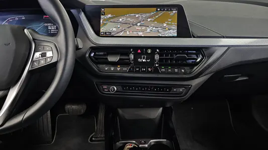 BMW 1 Series (F40) 120i 2021 15