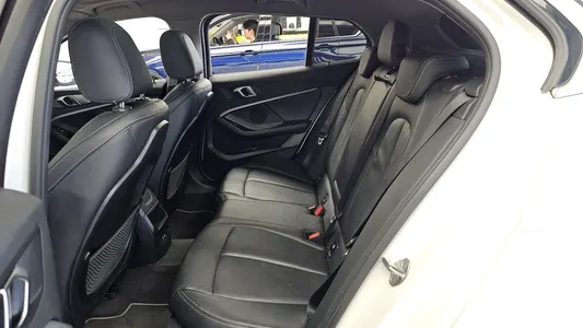 BMW 1 Series (F40) 120i 2021 26