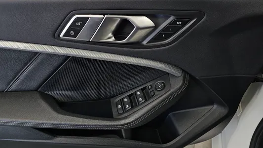 BMW 1 Series (F40) 120i 2021 28