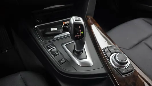BMW 3 Series (F30) 320i 2013 9