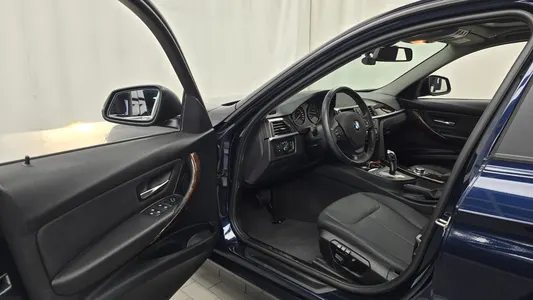 BMW 3 Series (F30) 320i 2013 10