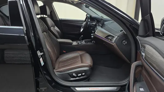 BMW 5 Series (G30) 530i xDrive 2020 26