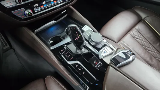 BMW 5 Series (G30) 530e M 2021 8