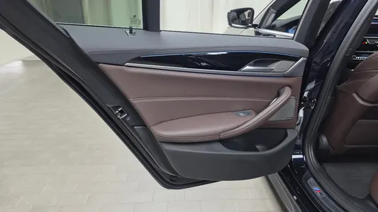 BMW 5 Series (G30) 530e M 2021 25