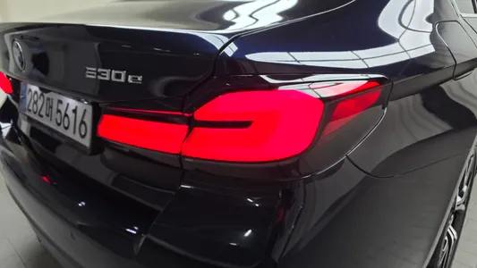 BMW 5 Series (G30) 530e M 2021 23