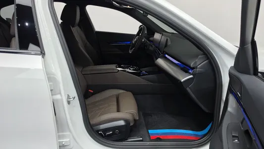 BMW 5 Series (G60) 520i M 2025 26