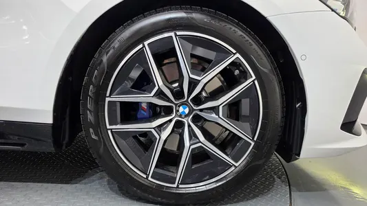 BMW 5 Series (G60) 520i M 2025 21