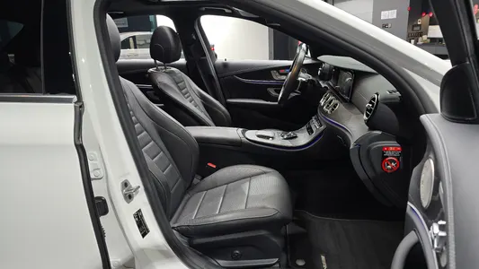 Mercedes-Benz E-Class W213 E220d 4MATIC AMG Line 2022 11