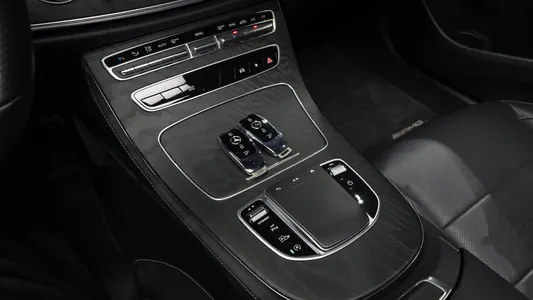 Mercedes-Benz E-Class W213 E220d 4MATIC AMG Line 2022 17